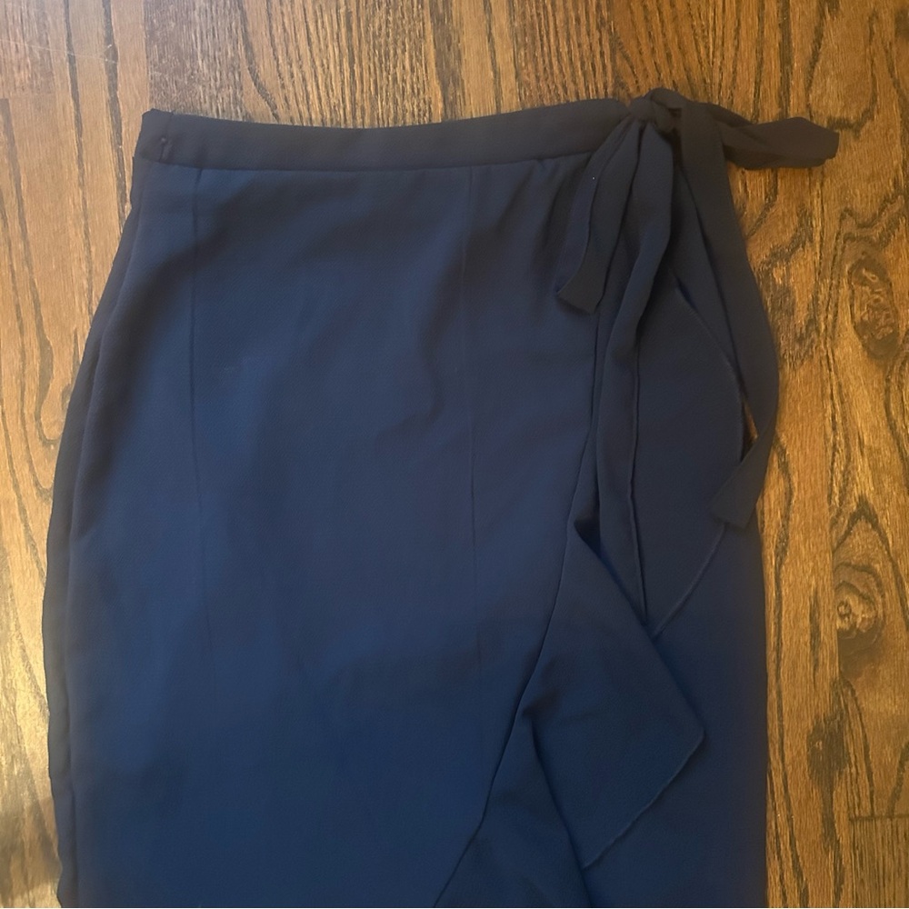 PrettyLittleThing Navy Ruffle Wrap Skirt NWT - Picture 3 of 4